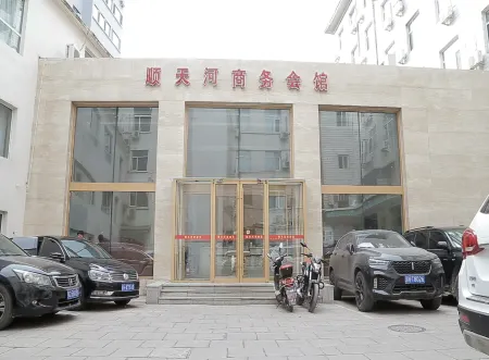 Shuntianhe Business Club (Summer Resort) Отели рядом с достопримечательностью «Tianxiadiyi Chenghuangmiao Sceneic Area»