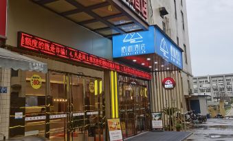 Changfu Business Hotel(Wuhan Canglong Island East Street Metro Station)