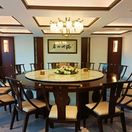 Baokang Xiling Mountain Lodge