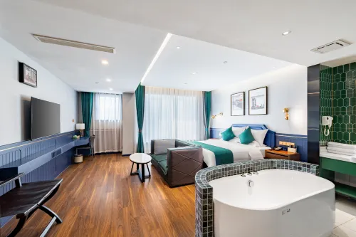 Alice Hotel (Weihai High-speed Railway Station Wanda Branch) - 3-Star