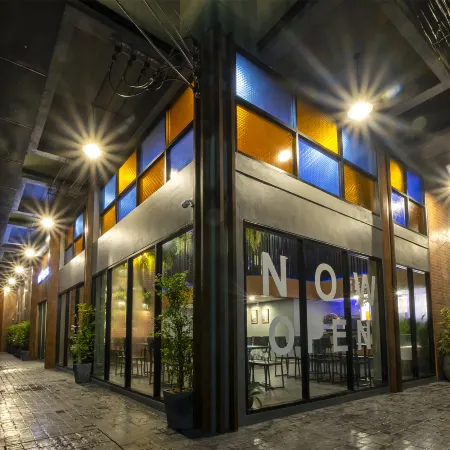 Bed Friends Poshtel Отели рядом с достопримечательностью «Ночной рынок Сентр Пойнт»