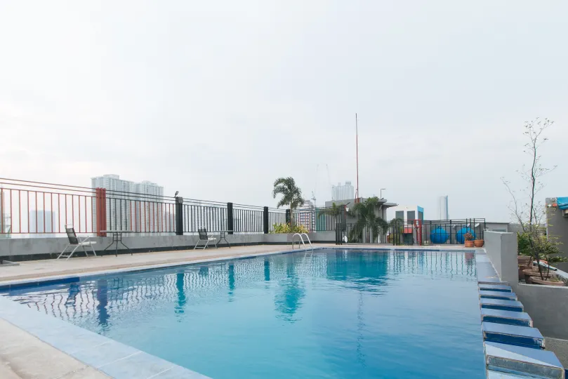 RedDoorz @ Melbourne Suites Makati