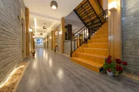 Xiqiao Yunchen Hotel (Daocheng Yading Scenic Area)