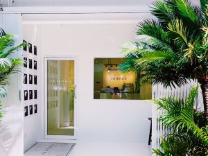 Modern Minimalism - Mandarin Palm Penthouse