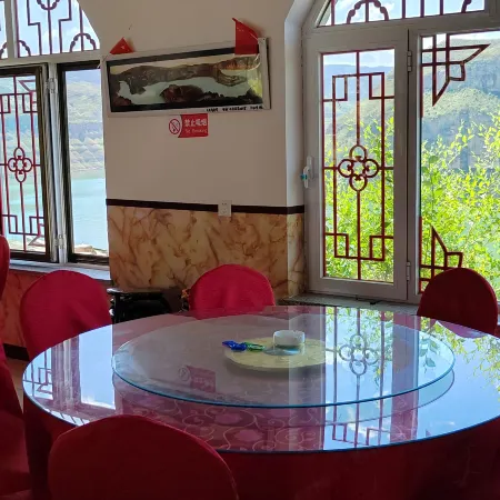 Laoniuwan Yellow River Fisherman's Homestay