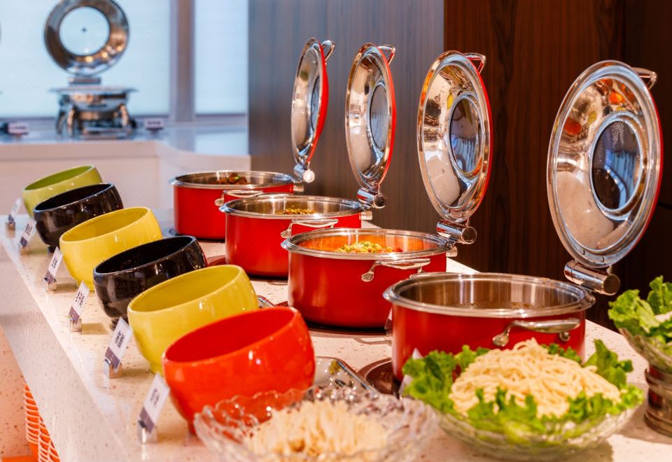 [이룽 호텔의 외관 야경 이미지]