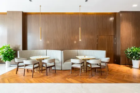 Rezen Dong Hotel (Chengdu University Qinglong Lake Wetland Park) Отели рядом с достопримечательностью «Sichuan Normal University (East Campus)»