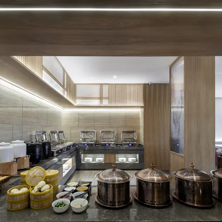 QIANNA HOTEL (Chifeng Songshan Government Songshan Wanda Plaza)