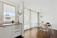 EXQUIS 2BR Luxury Apt. ROLF BENZ | Parking | Centre | Kitchen | Pick-up Service Airport Hotel a Boblingen