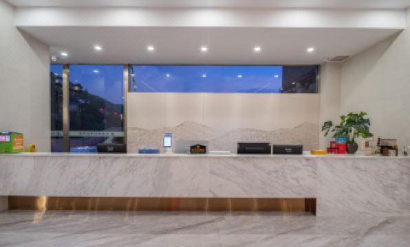 Deqin Jiatai Hotel (Wenshang Wealth Plaza Branch)