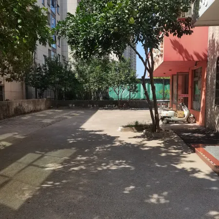 Xingan Zhongshan Business Hotel Отели рядом с достопримечательностью «Zhu De Commander in Chief Mrs. Xiao Jufang Former Residence»