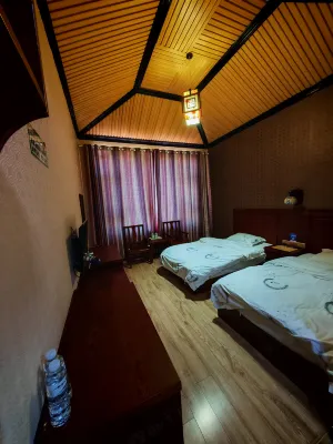 Wuyuan Donghu Hotel Hotels near Dengchuan Milk (Eryuan Dengchuan Hospital Northeast)