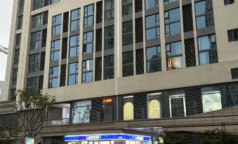 Tongtong Homestay (Nanjing Chengbei Vientiane City Wanshou Subway Station)