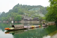 Xinyuan Homestay (Border City Chatong Scenic Area)
