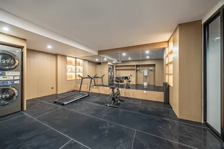 Starlight Hotel (Linxia Babangsi Thirteen Lanes Branch) Отели рядом с достопримечательностью «Red Garden»