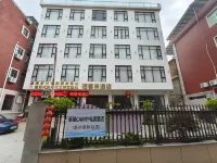 Zhizhen Carry E-sports Homestay (Quanzhou Station) - 2-Star