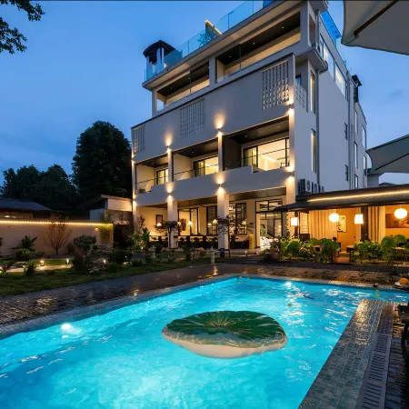Villa Mirador Courtyard Hot Spring Lodge (located in the Qingcheng Mountain scenic area)