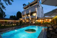 Villa Mirador Courtyard Hot Spring Lodge (located in the Qingcheng Mountain scenic area) - Pet friendly