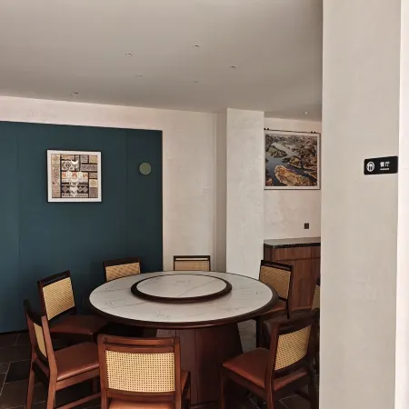 Phoenix Courtyard · Designer Mountain-View Boutique Retreat (Fengjia Ancient Town)