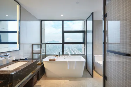 New Century Hotel Chizhou Отели рядом с достопримечательностью «Pingtianhu Lotus Platform»