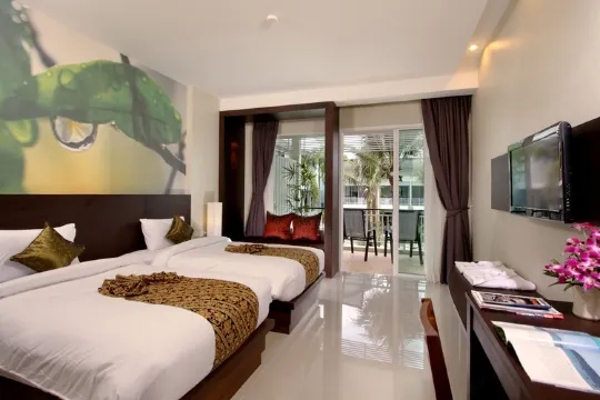 ห้องดีลักซ์ บันไดถึงสระว่ายน้ำ เตียงเดี่ยว 2 เตียง