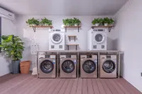 Garden Holiday Hotel (Guilin Liangjiang Sihu University of Technology)