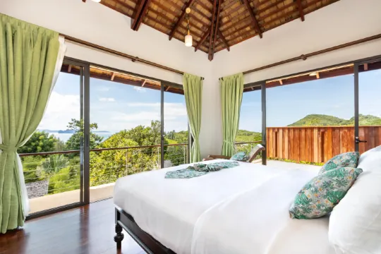 วิลล่าสองห้องนอนวิวทะเลพร้อมจากุซซี่ ยัตเพ็ช