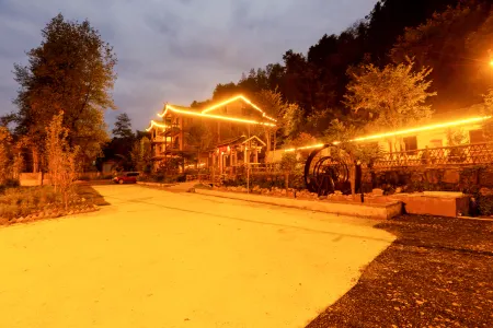 慕山澗丨棲鵲山莊（武陵源張家界國家森林公園店）