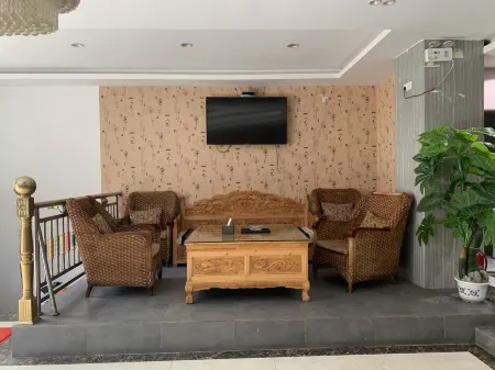 Holiday Inn Yajiang Отели рядом с достопримечательностью «Observation Deck of Pilgrim Eighteen Bends»