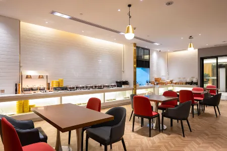 Borrman Hotel (Qinzhou Pubei Bus Station) Отели рядом с достопримечательностью «Oriental Water Park»