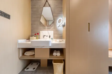 Atour Hotel Ningbo Sanjiangkou Bund Bookstore Отели рядом с достопримечательностью «Ningbo University of Technology (East Campus)»