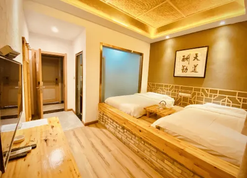 Dunhuang Mengzhitu Hotel (Mingsha Mountain and Crescent Moon Spring Scenic Area)
