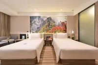 Zhuanghe Atour Hotel