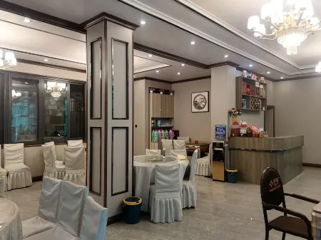 Pengyu Hotel Отели рядом с достопримечательностью «Bailu Monastery»