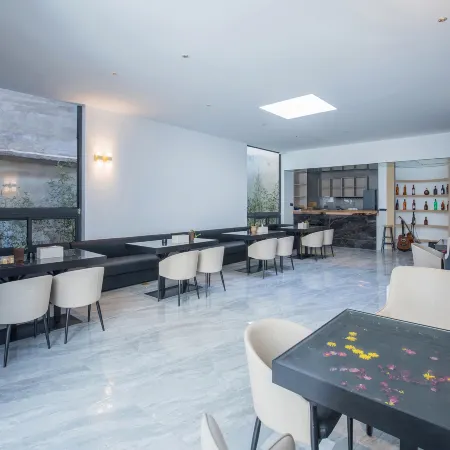 Xiyunkai Designer Seaview Inn.