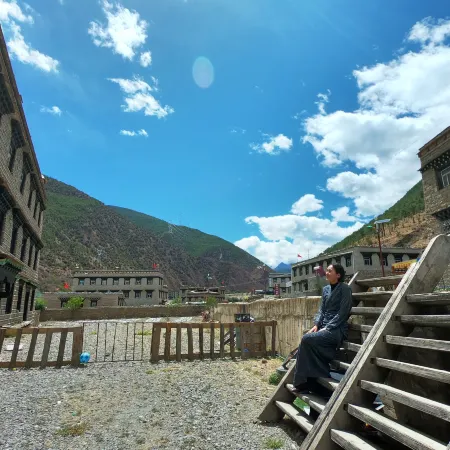 Daocheng Snowberg Inn
