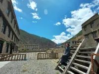 Daocheng Snowberg Inn