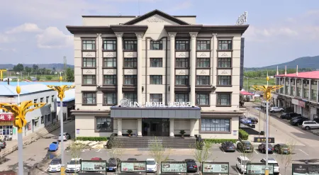 Radisson Hotel Отели рядом со станцией Jixi Railway Station