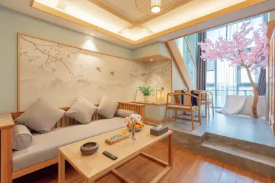 주유회·로프트 호텔 (구이양 관샨후 북부 고속철도역) Guizhou Polytechnic College of Communications North Campus Architecture and Engineering Department 주변 호텔