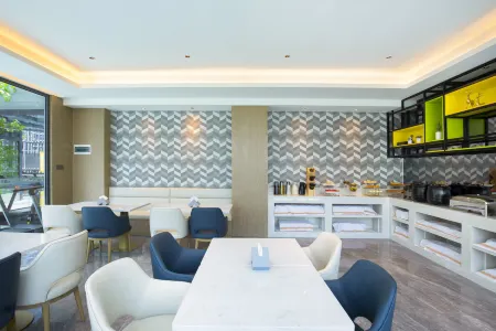 Blueprint Cloud Hotel (Shenzhen Longcheng Plaza subway station store) Отели рядом с достопримечательностью «Baoneng All City Shopping Center Longgang Branch (Jianshe Road)»