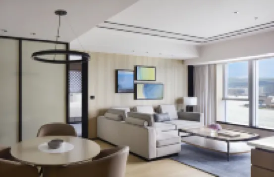 Four Seasons Hotel Hong Kong