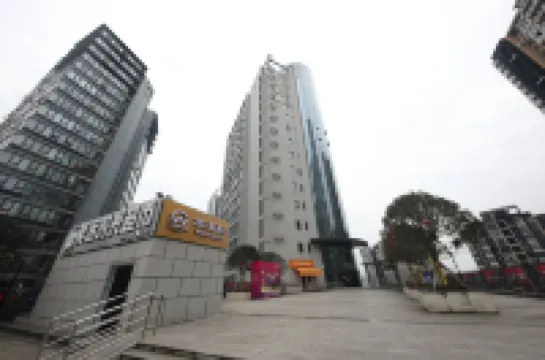 Wers Hotel (Chongqing Lianglukou Eling Light Rail Station) Hotels near Three-layered Road