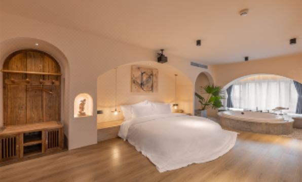 Qishang B & B (Chongqing Guanyinqiao Pedestrian Street store)