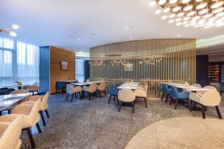 Atour S Hotel Zhongbei Road  Chuhe Han Street Отели рядом с достопримечательностью «Library of Faculty of Information Sciences»