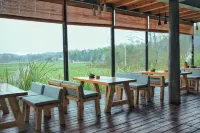 SMALL NATURAL Hotels in Chongyang