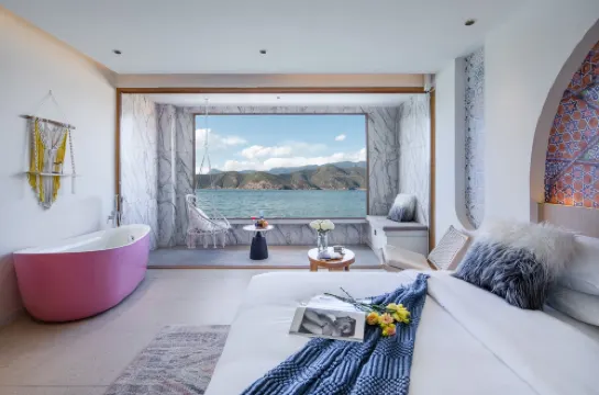 瀘沽湖雲朵·曼路全湖景度假酒店