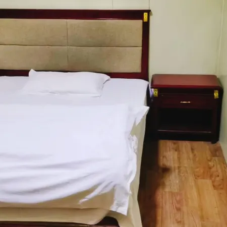 Lingwu Huashun Business Hotel