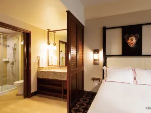 Disney Explorers Lodge