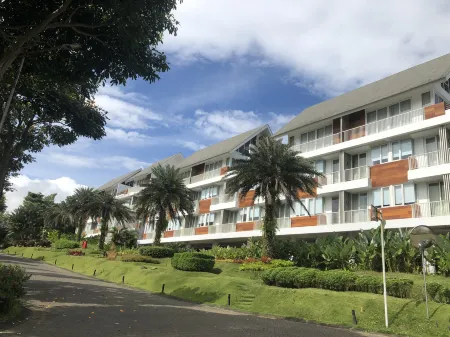 Amartahills Hotel and Resort Отели в г. Batu Sub-District