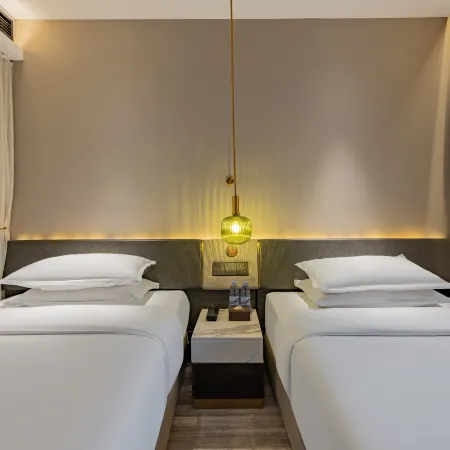 Yage Huanju Hotel (Yichang Riverside Park CBD Shopping Center)
